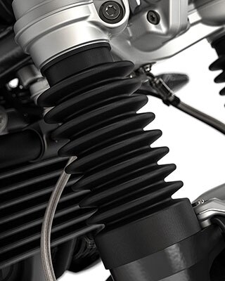 Vemos las horquillas telescópicas con fuelle de la R nineT Scrambler.