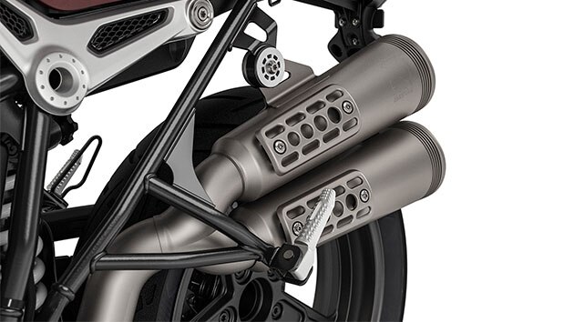 Vemos el sistema de escape elevado de la R nineT Scrambler.