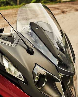 BMW R 1250 RT con parabrisas corto