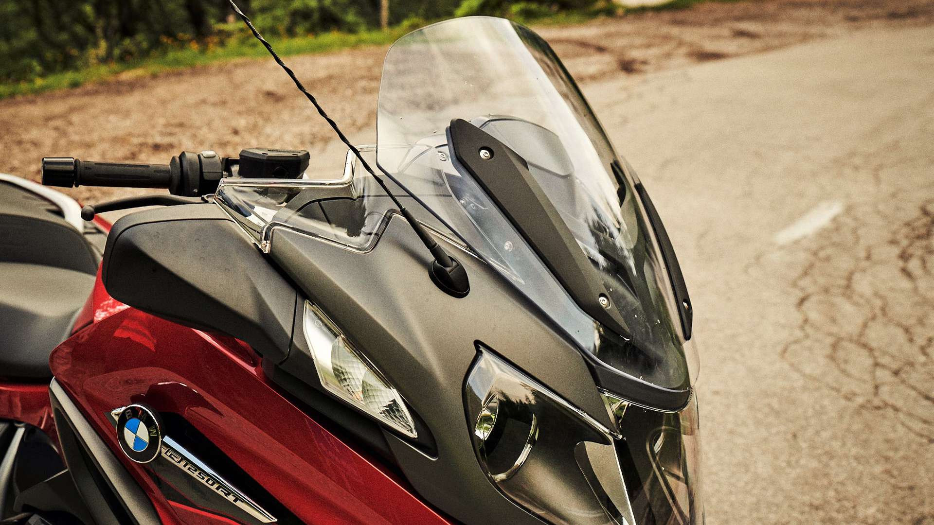 BMW R 1250 RT con parabrisas corto