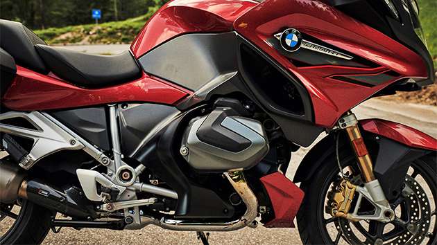 Vista de la tapa de la culata de la BMW R 1250 RT con inscripción ShiftCam