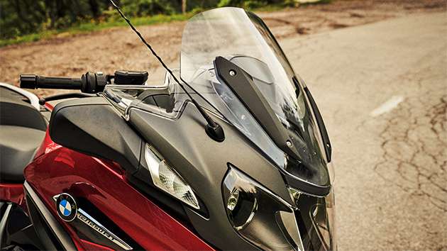 BMW R 1250 RT con parabrisas corto
